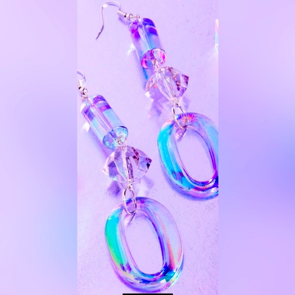 Paparazzi Jewelry - 💎 “IRIDESCENT INFATUATION” SILVER EARRINGS ~ PAPARAZZI❗️💎